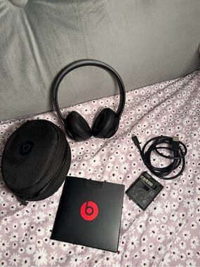 Beats by Dr. Dre Solo3 Wireless On-Ear Headphones Matte Black Used
